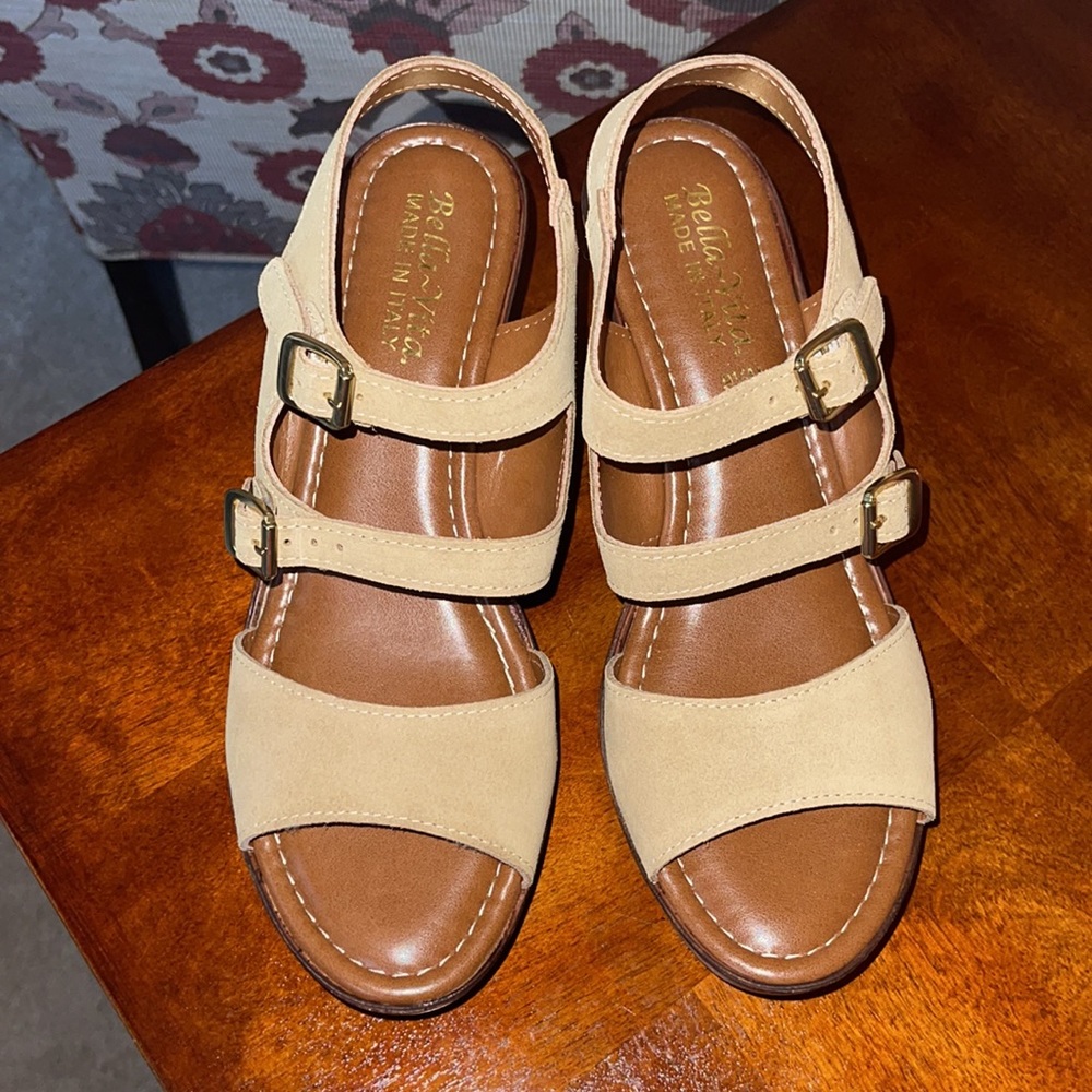 Bella Vita Suede Wedge Sandal NWT - Picture 3 of 10